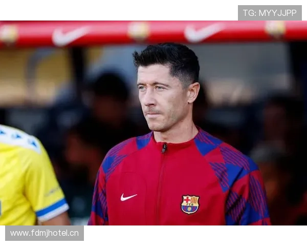 莱万称拜仁职业顶级巴萨更像家